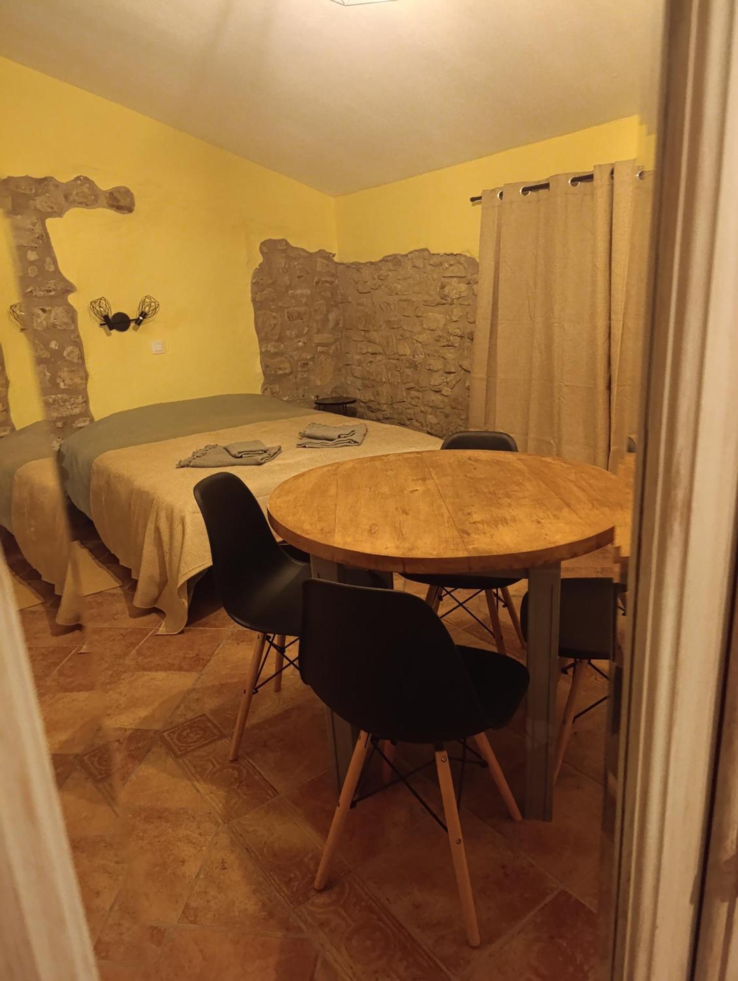 Mas Pitre Bed & Breakfast Besalu Exterior photo