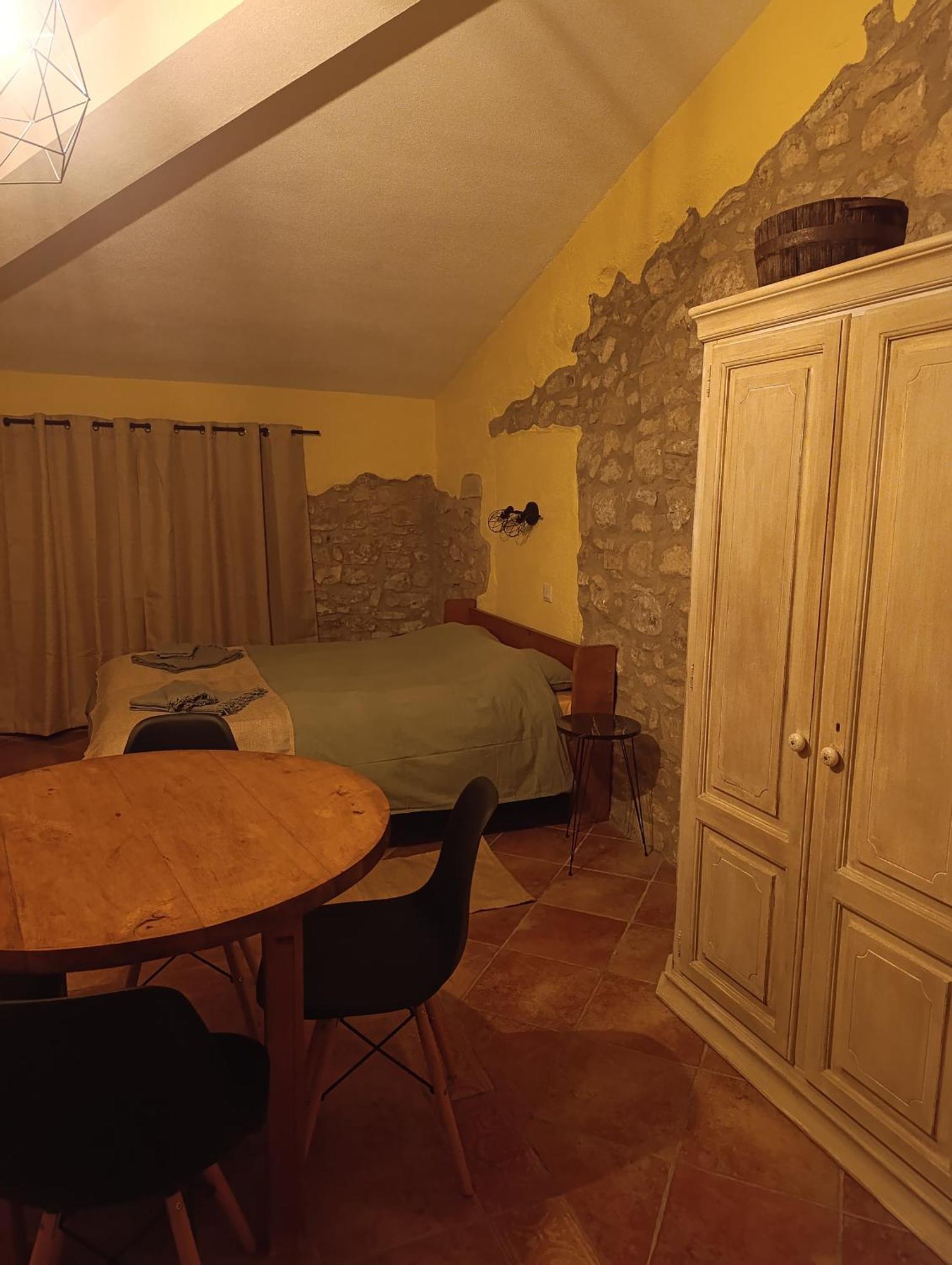 Mas Pitre Bed & Breakfast Besalu Exterior photo