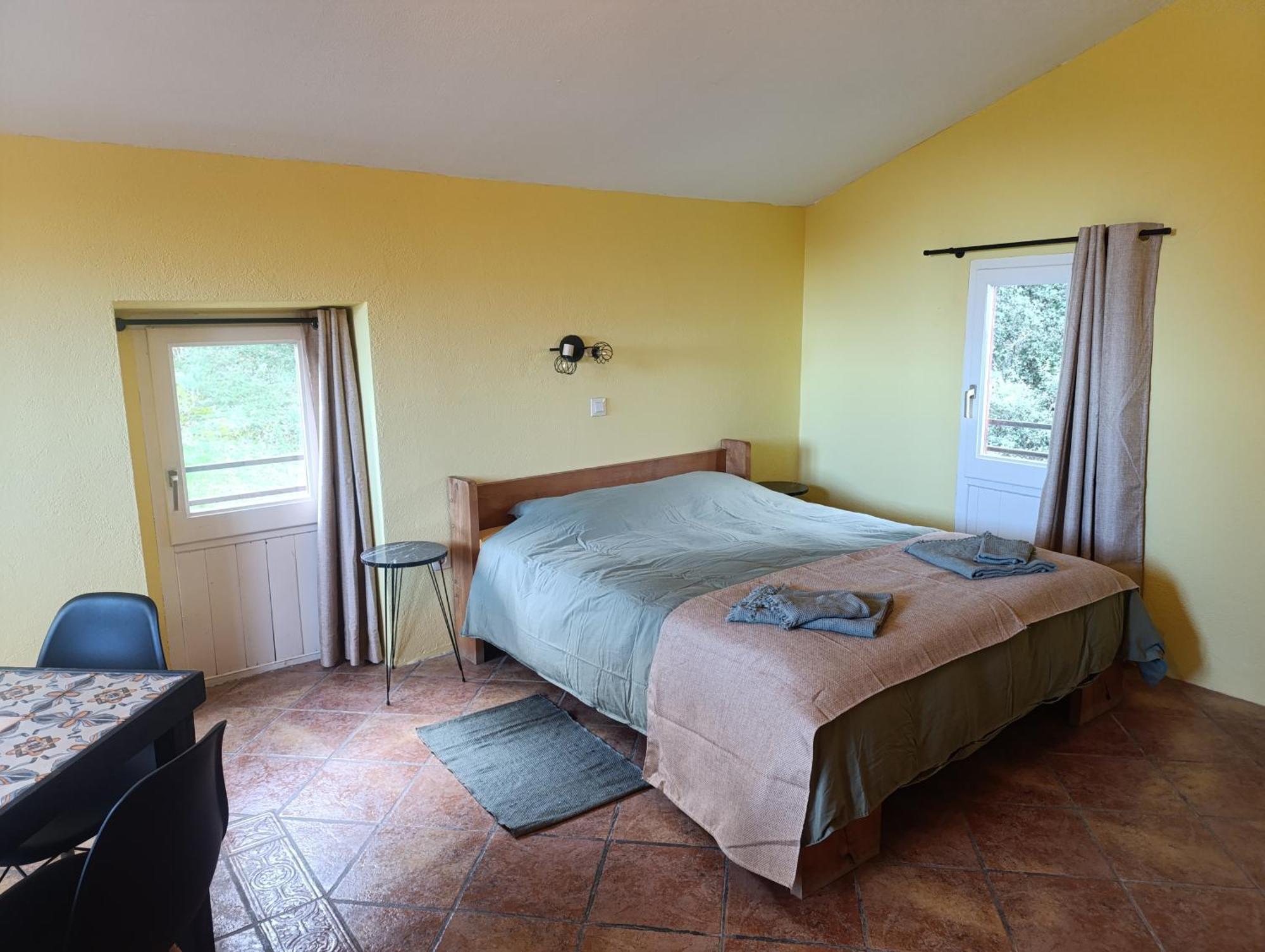 Mas Pitre Bed & Breakfast Besalu Exterior photo